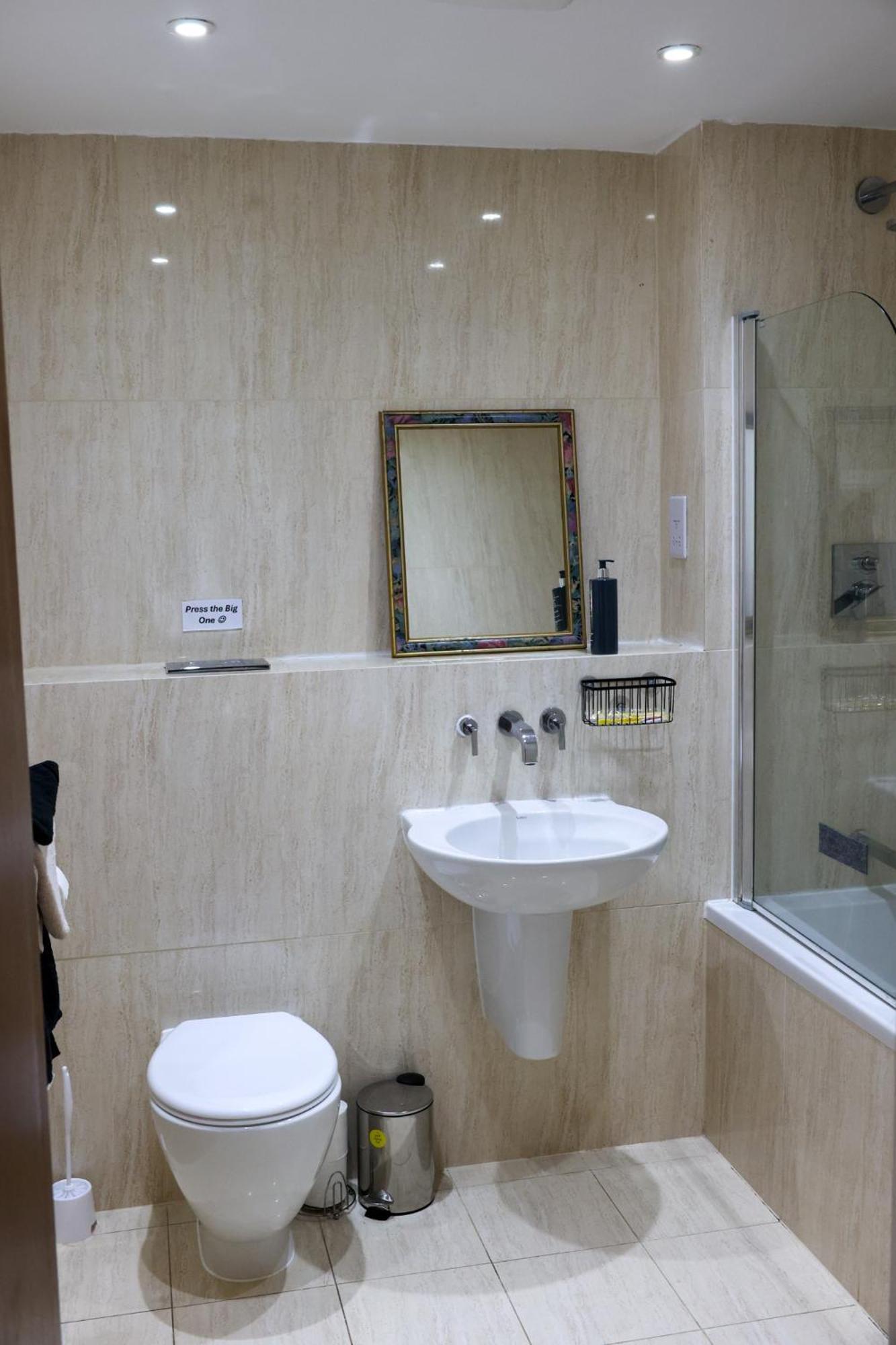 Centrally Located 1Br Apt Near Edg Cricket, University Of Bham, Priory Hospital & Cannon Hill Park Birmingham Bagian luar foto