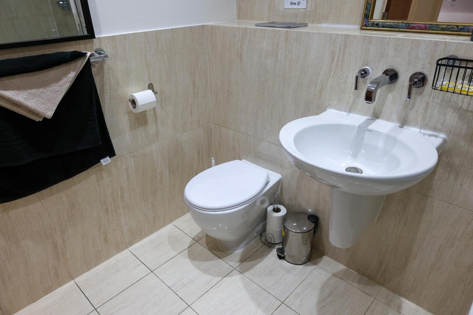 Centrally Located 1Br Apt Near Edg Cricket, University Of Bham, Priory Hospital & Cannon Hill Park Birmingham Bagian luar foto