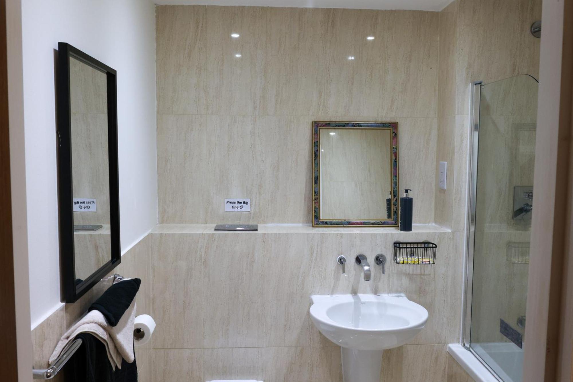 Centrally Located 1Br Apt Near Edg Cricket, University Of Bham, Priory Hospital & Cannon Hill Park Birmingham Bagian luar foto